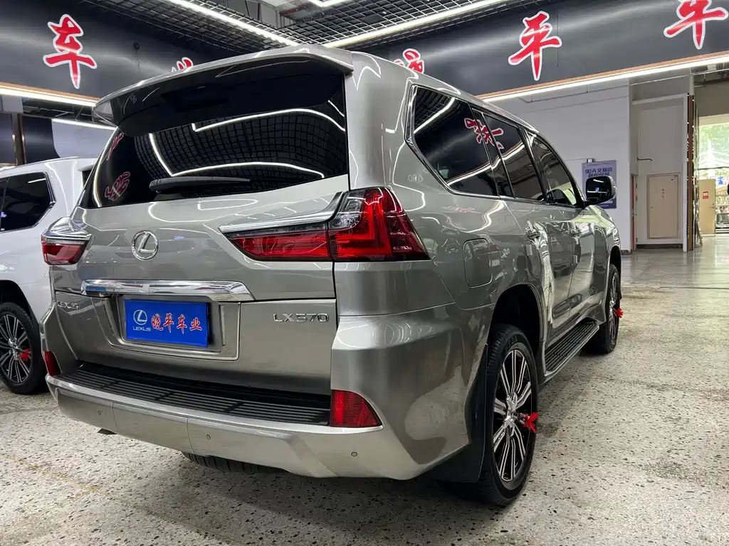 Lexus LX 2019