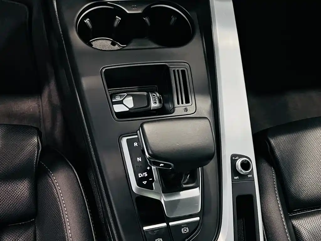 Audi A4L 2023 — фото 11