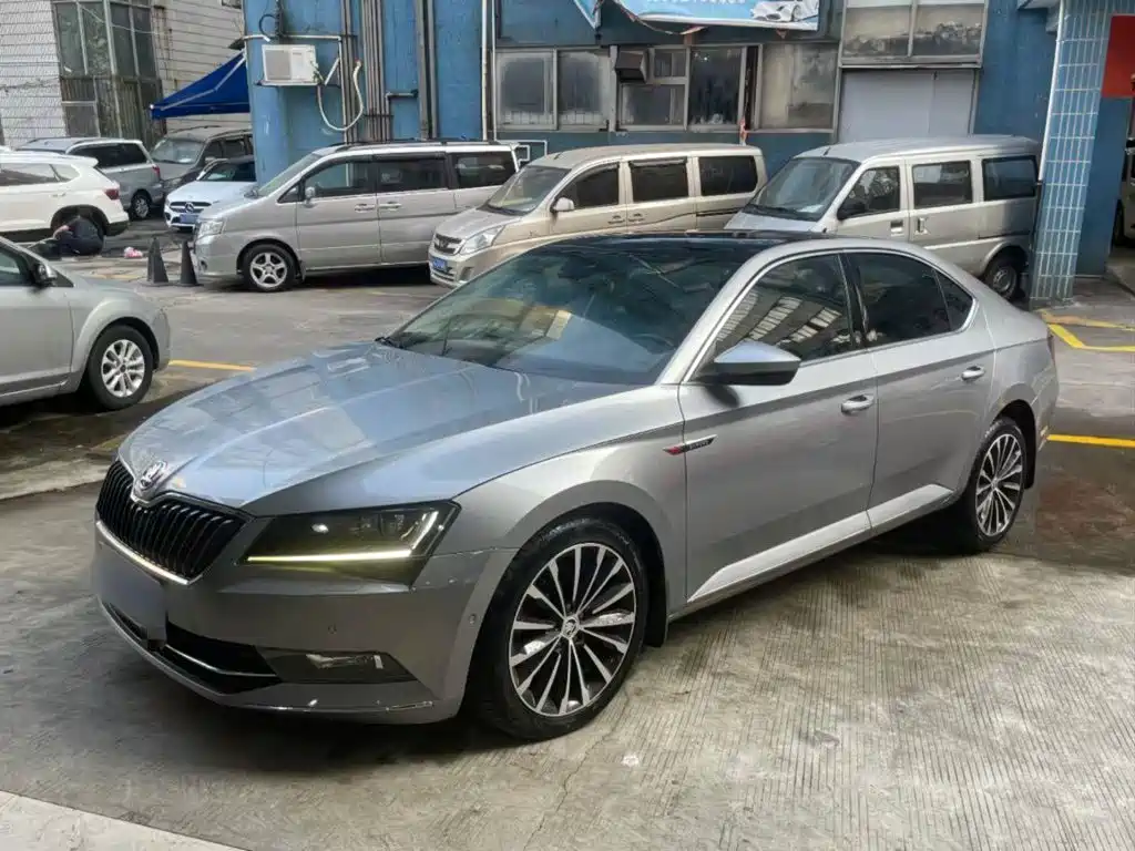 Skoda Superb 2017 — фото 1