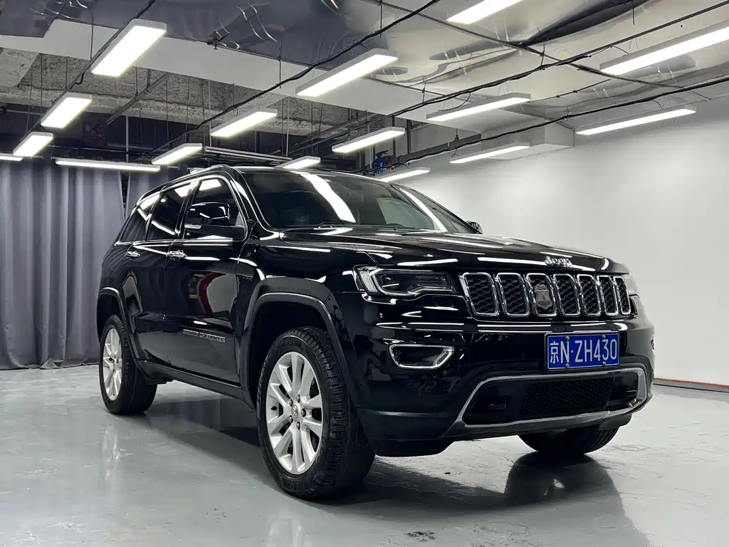 Jeep Grand Cherokee 2017 — фото 3