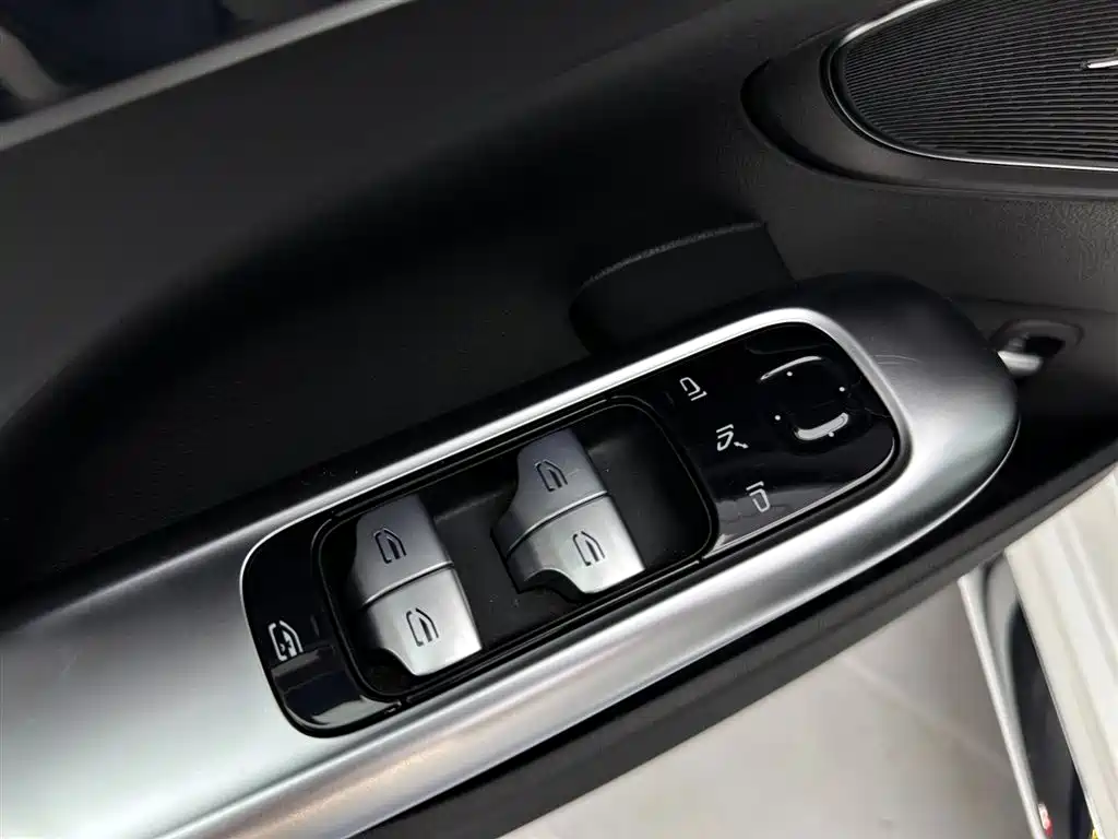 Mercedes-Benz C-Class 2024 — фото 24