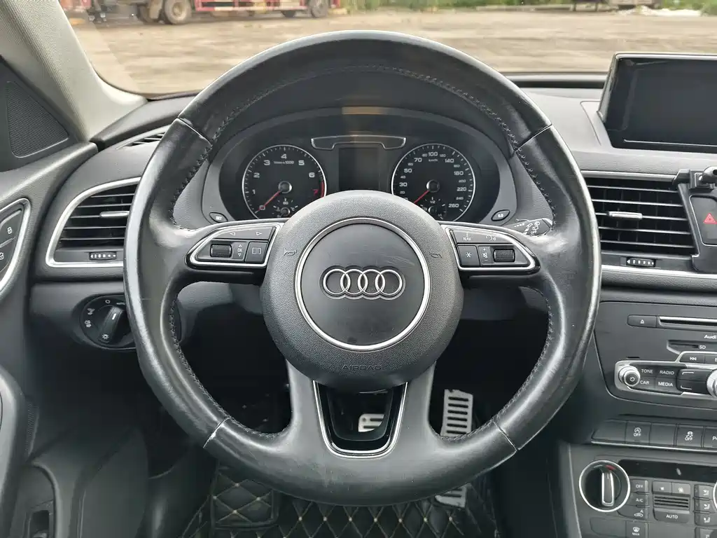 Audi Q3 2017 — фото 15