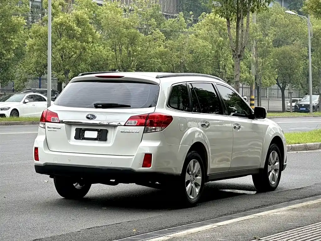 Subaru Outback 2011