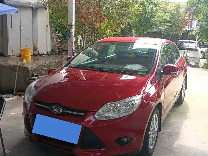 Ford Focus 2015 — фото 1