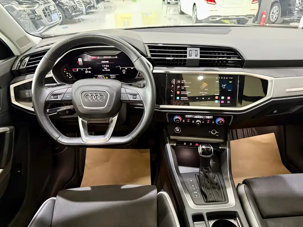 Audi Q3 2023 — фото 10