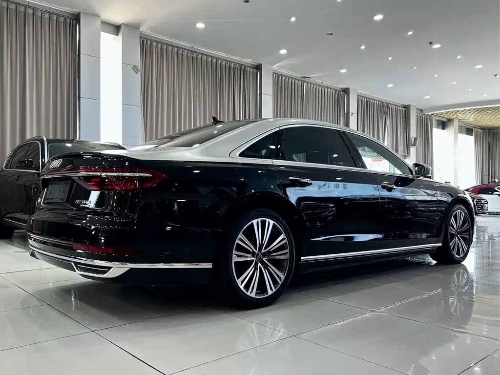 Audi A8 2021 — фото 4