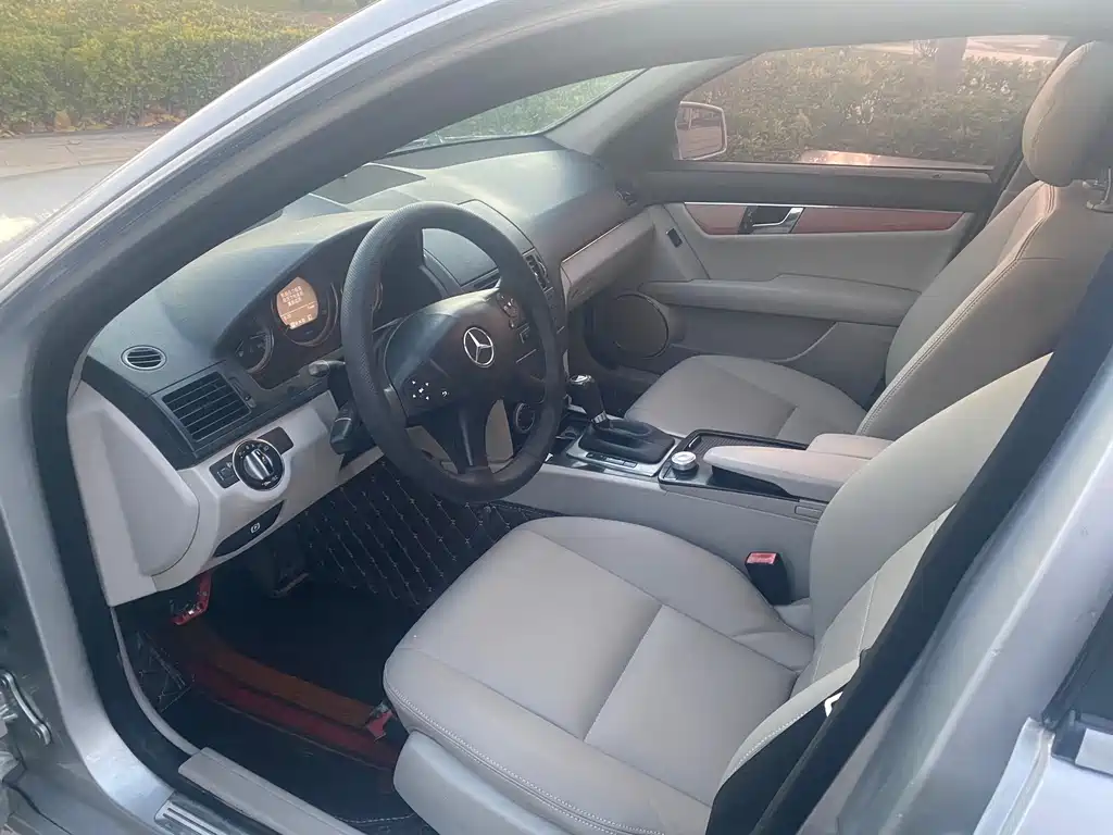 Mercedes-Benz C-Class 2010
