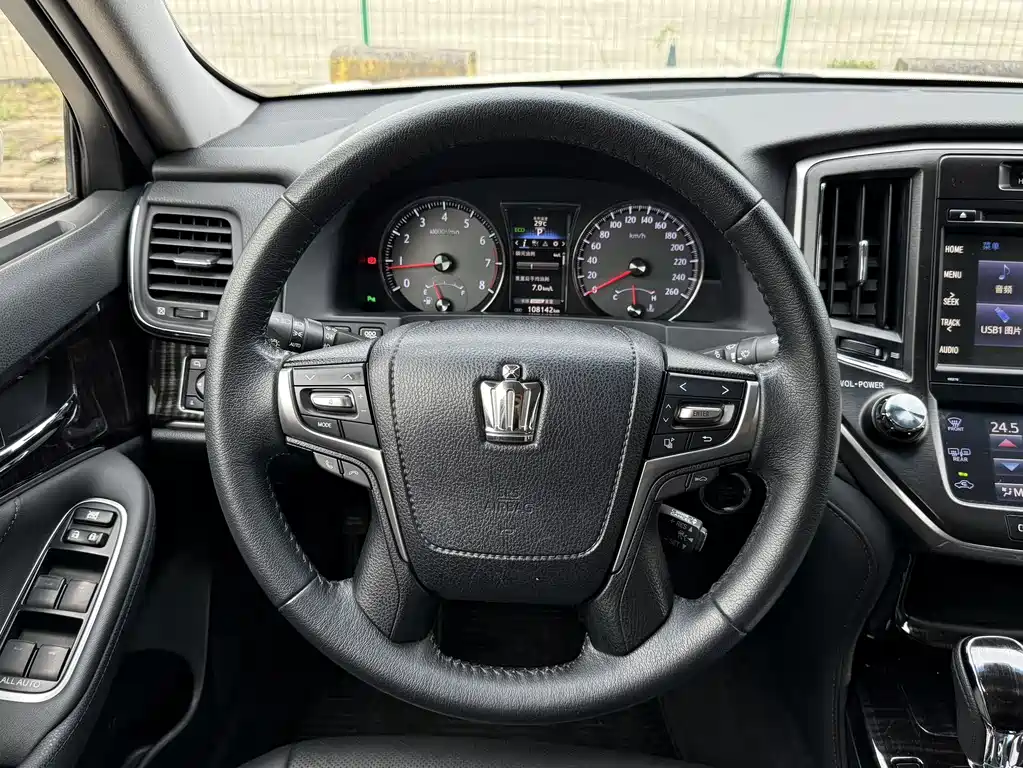 Toyota Crown 2015 — фото 17