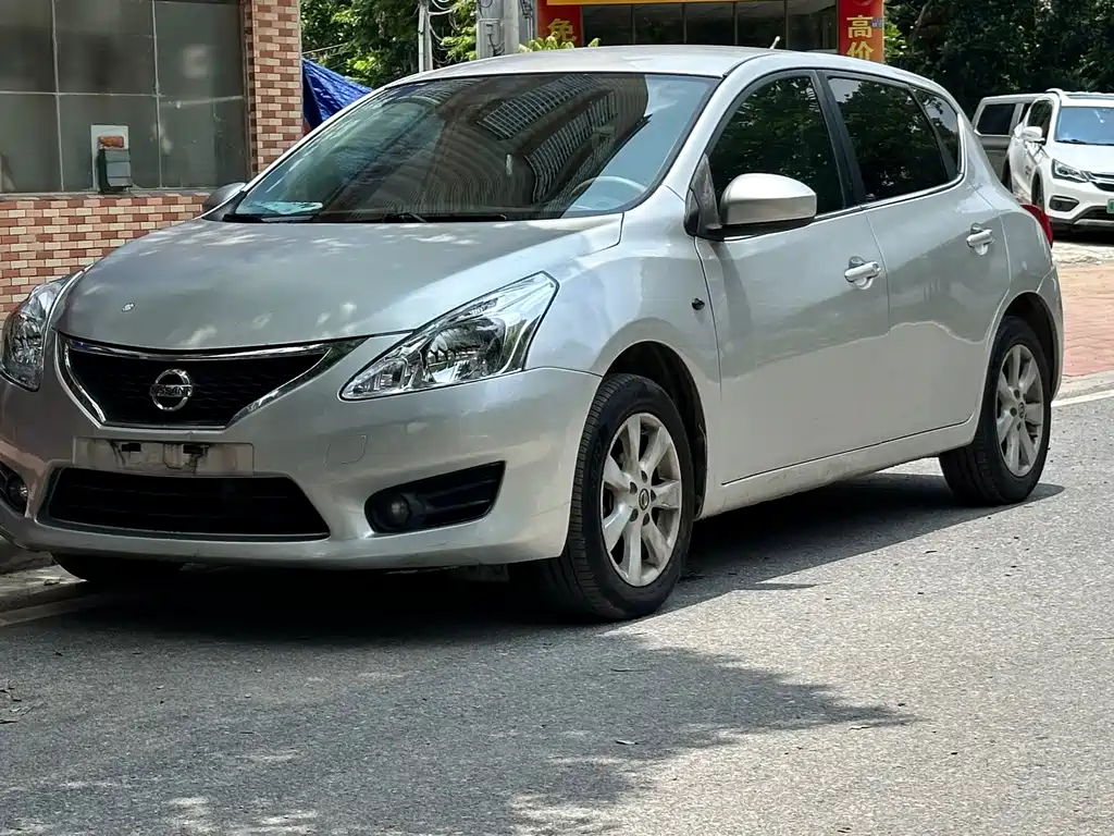 Nissan Tiida 2012