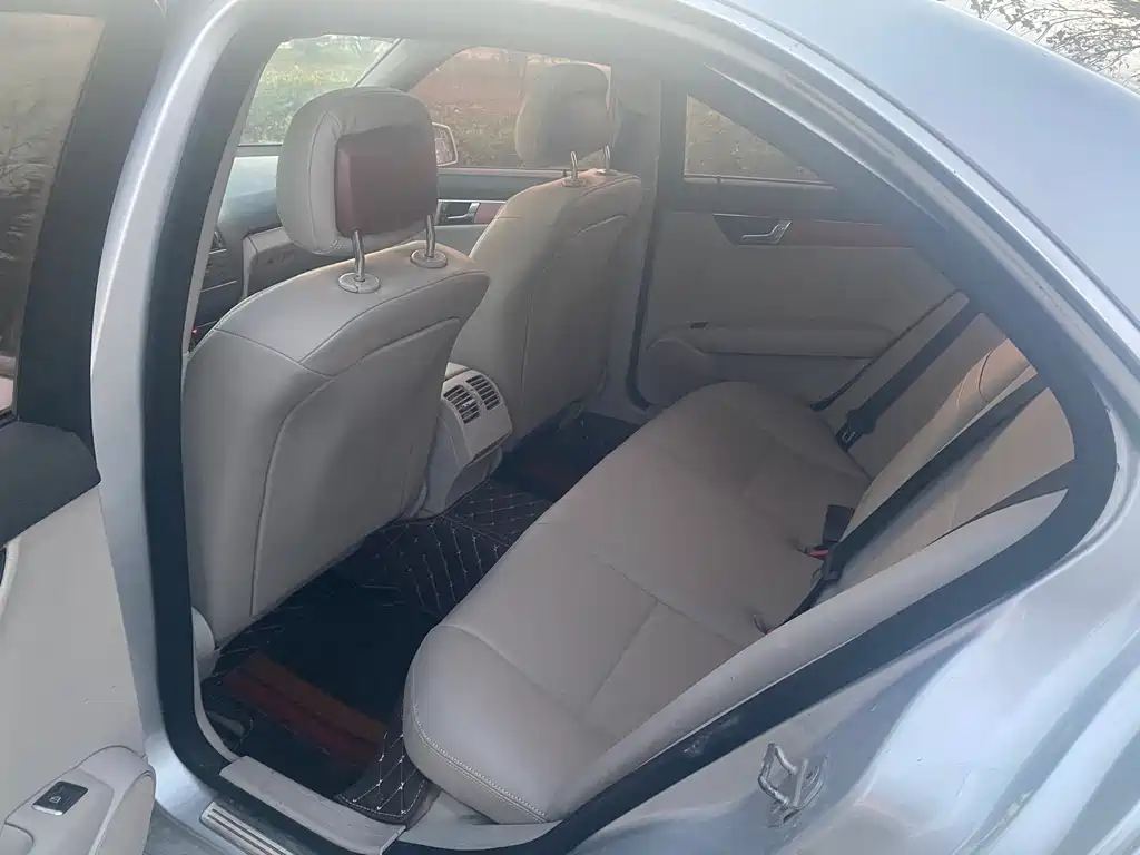 Mercedes-Benz C-Class 2010