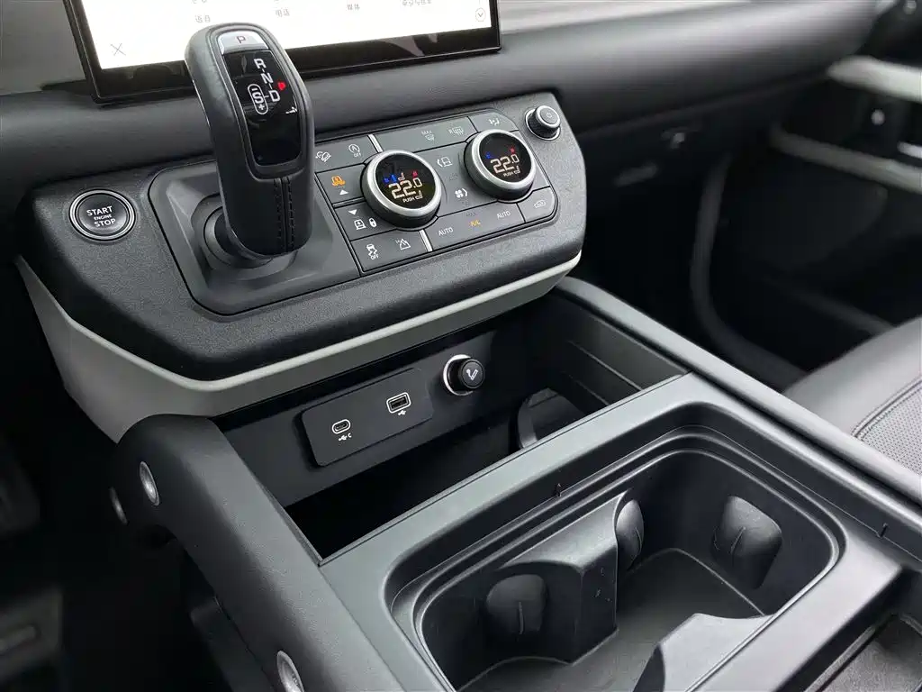 Land Rover Defender 2023 — фото 18
