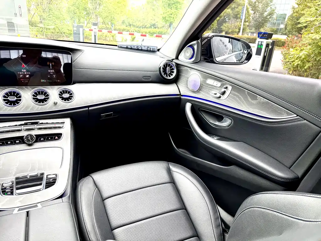 Mercedes-Benz E-Class 2022 — фото 11