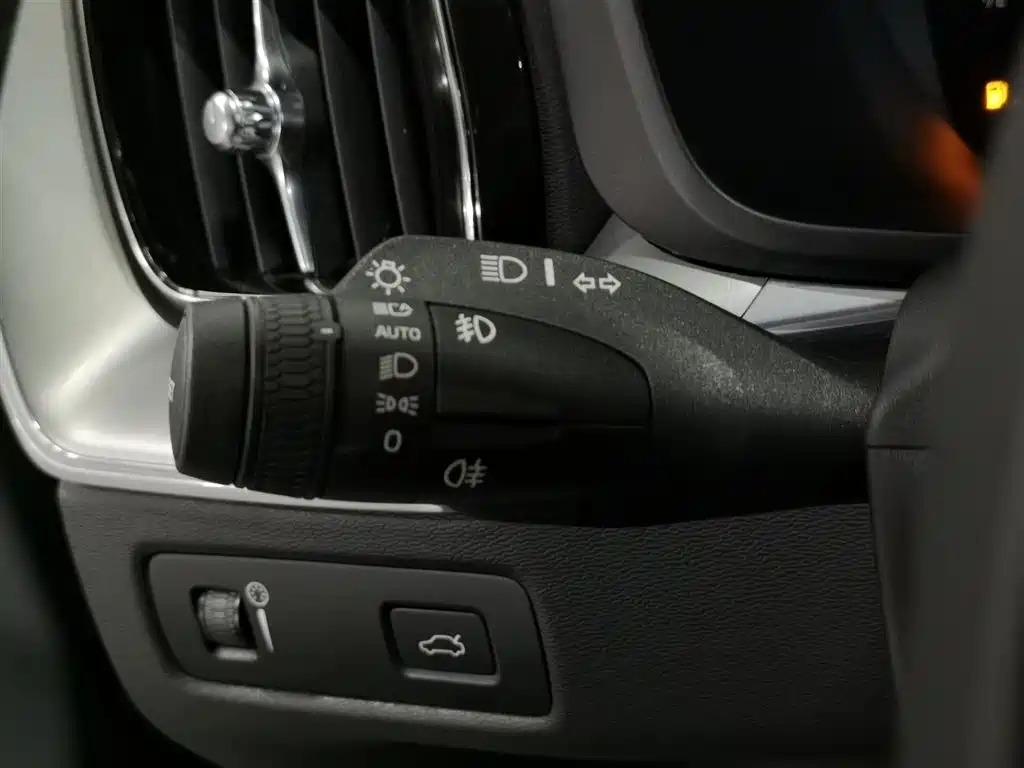 Volvo XC60 2020 — фото 21