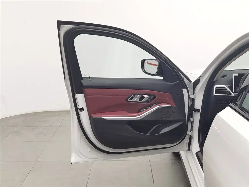 BMW i3 2024 — фото 8