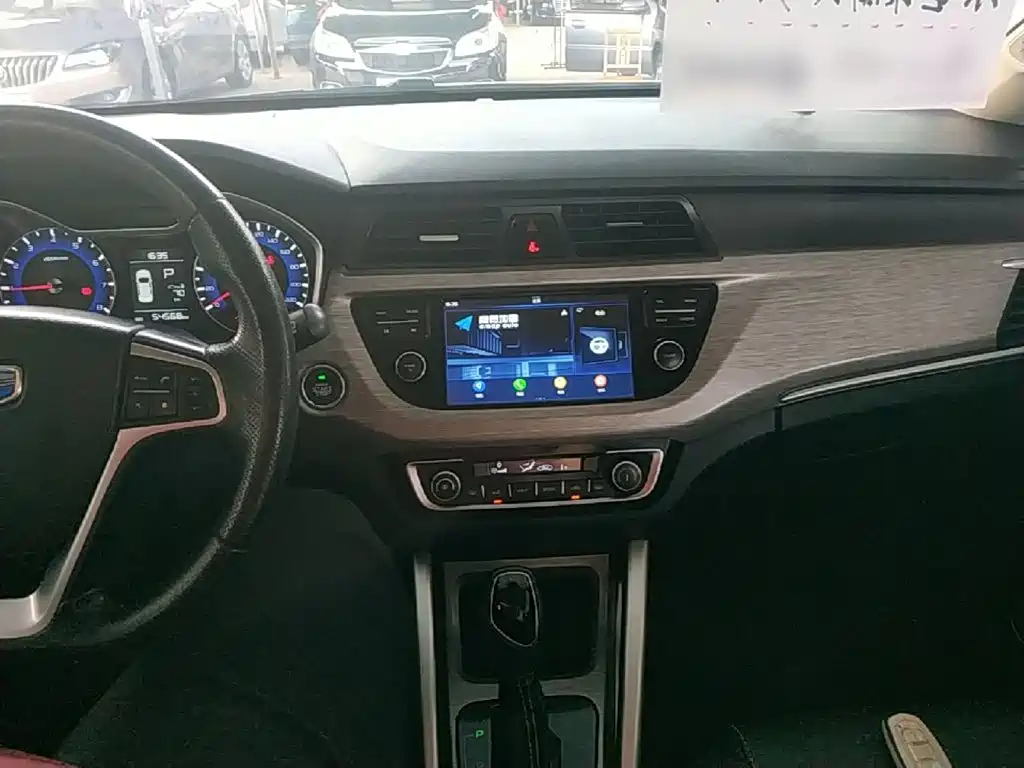 Geely Vision X3 2019 — фото 10