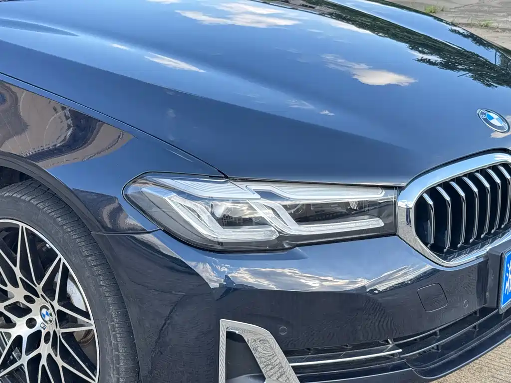 BMW 5 Series 2023 — фото 10