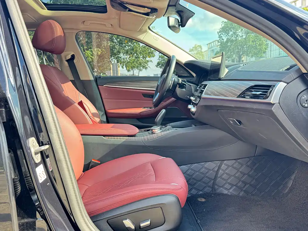 BMW 5 Series 2023 — фото 13
