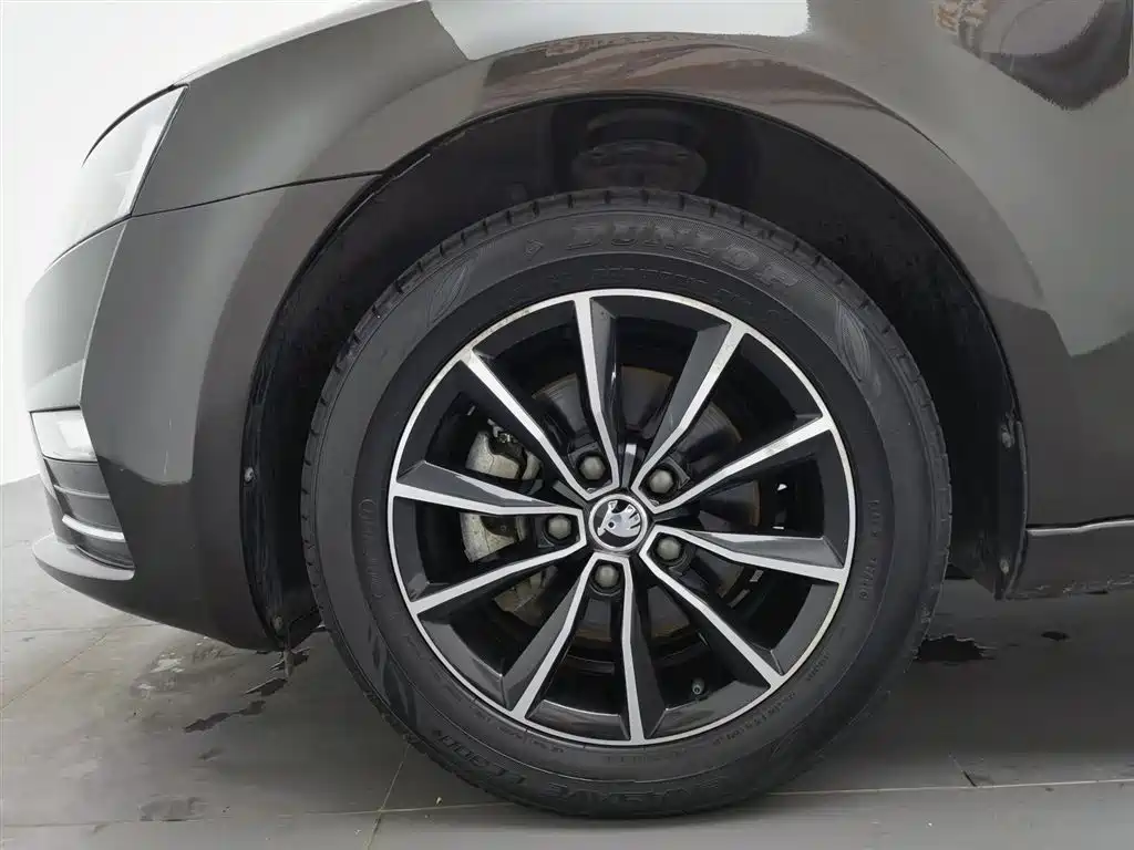 Skoda Octavia 2017 — фото 17