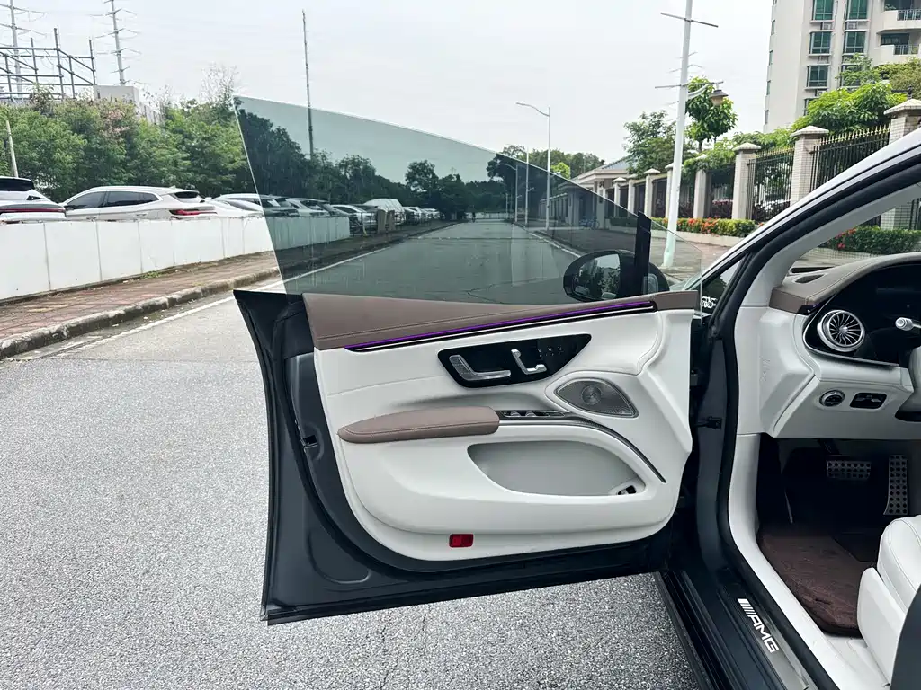 Mercedes-Benz EQS AMG 2023 — фото 11