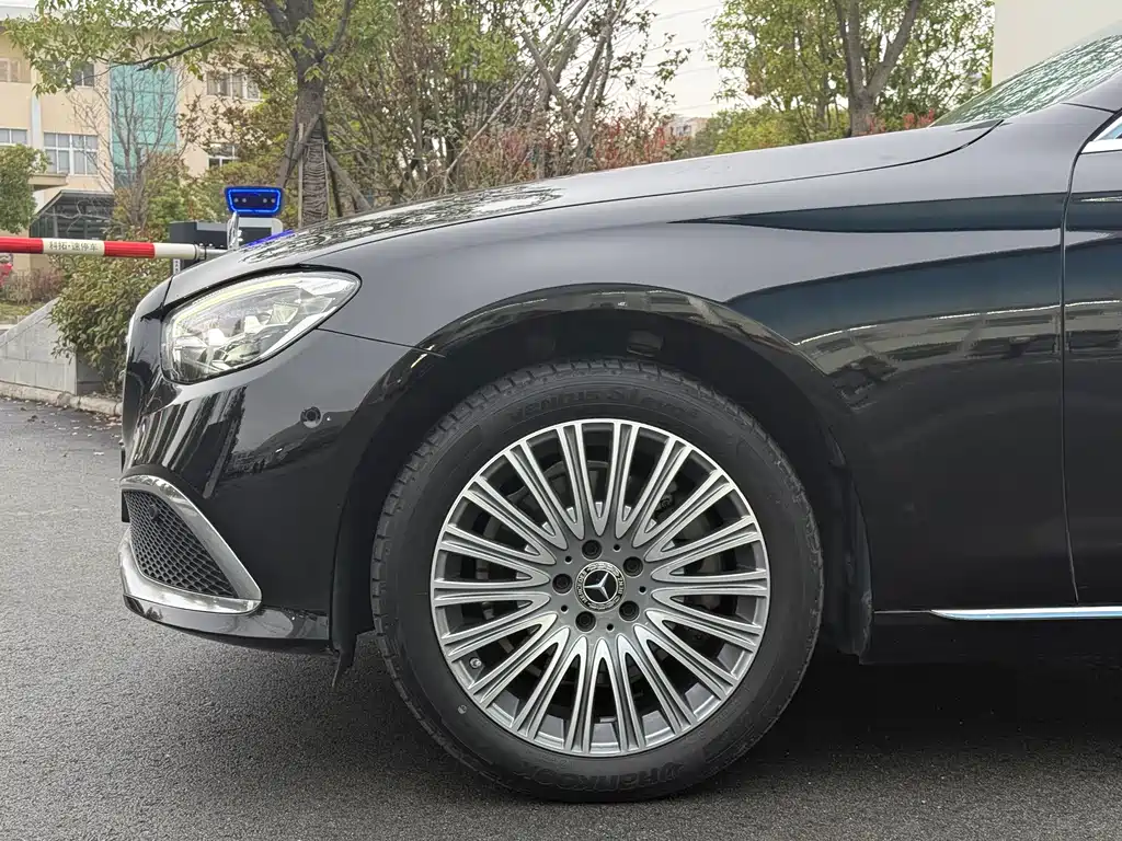 Mercedes-Benz E-Class 2020 — фото 15