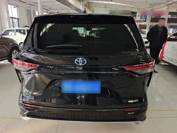 Toyota Granvia 2023