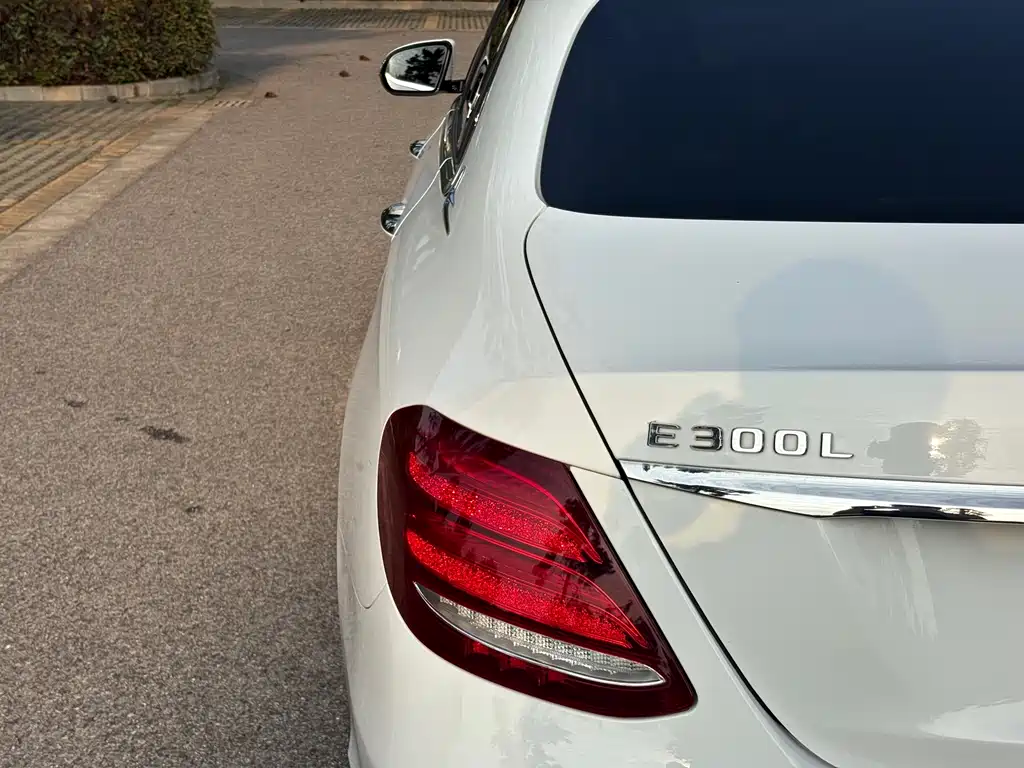 Mercedes-Benz E-Class 2020 — фото 34