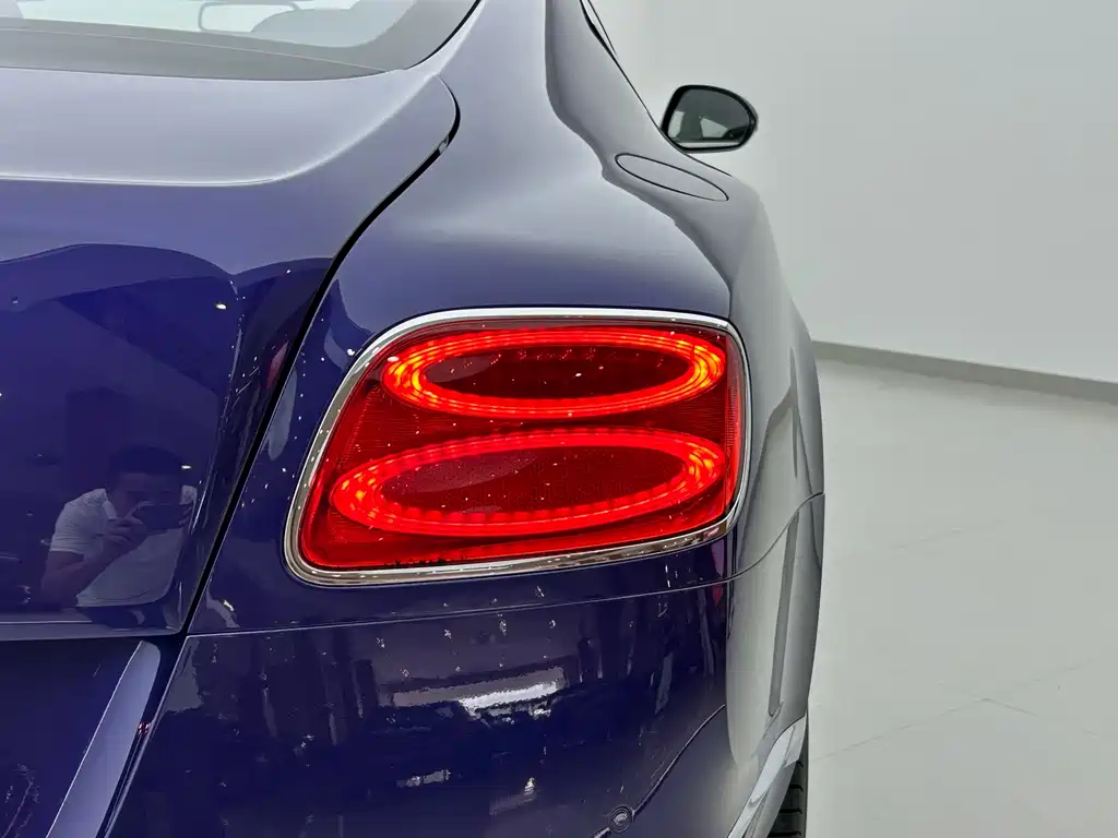 Bentley Continental 2016 — фото 13