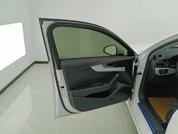 Audi A4L 2023