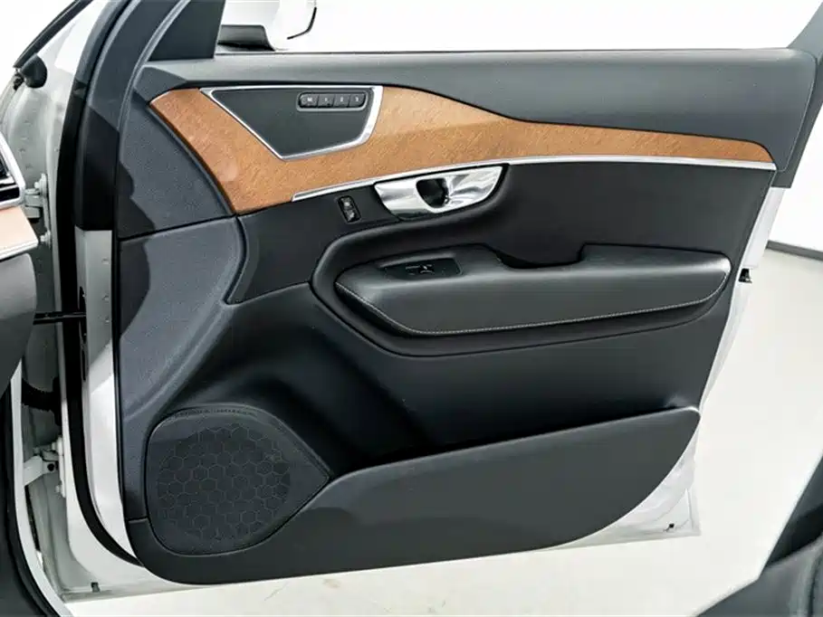 Volvo XC90 2017 — фото 15