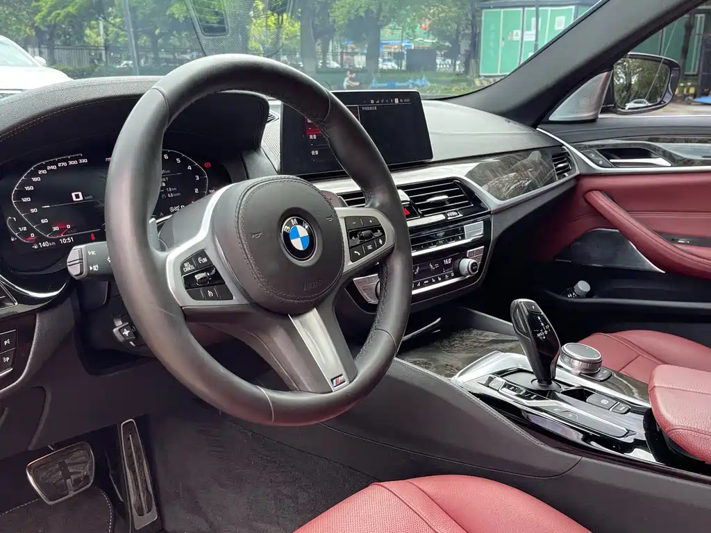BMW 5 Series 2019 — фото 24