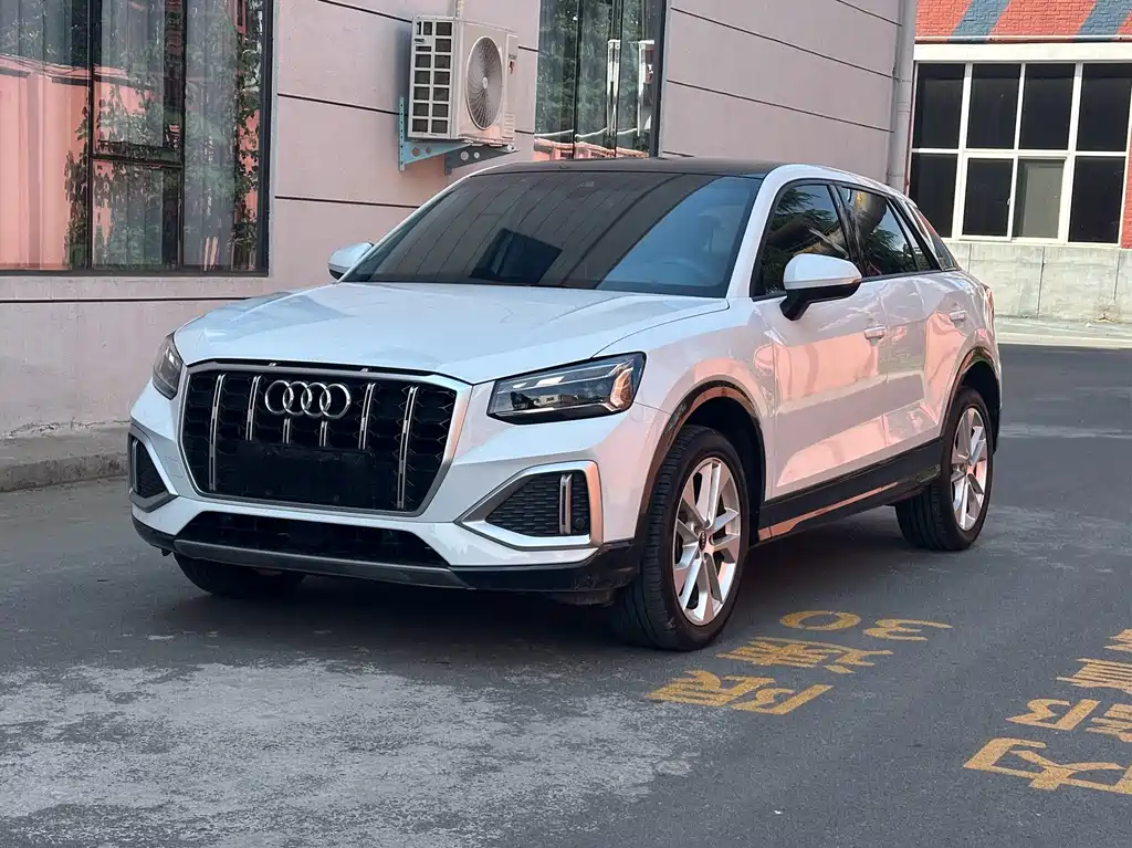 Audi Q2L 2022 — фото 1
