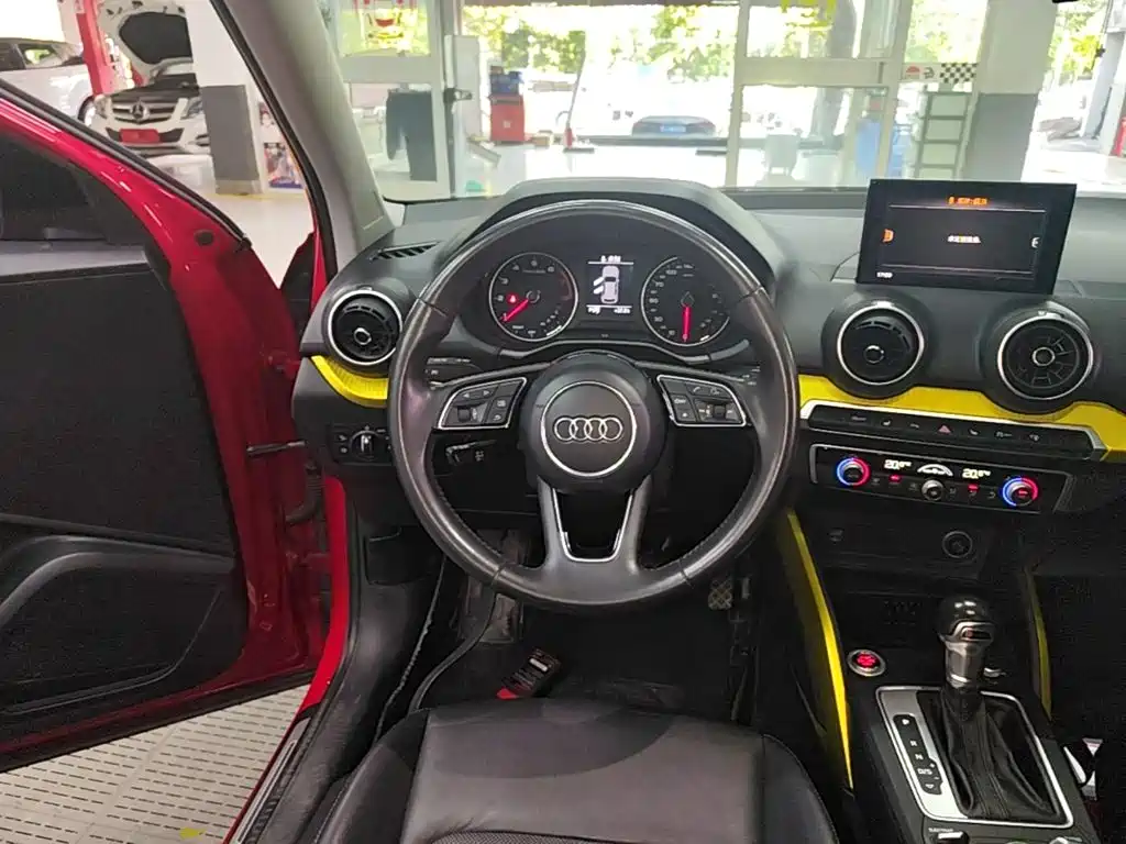 Audi Q2L 2019 — фото 11