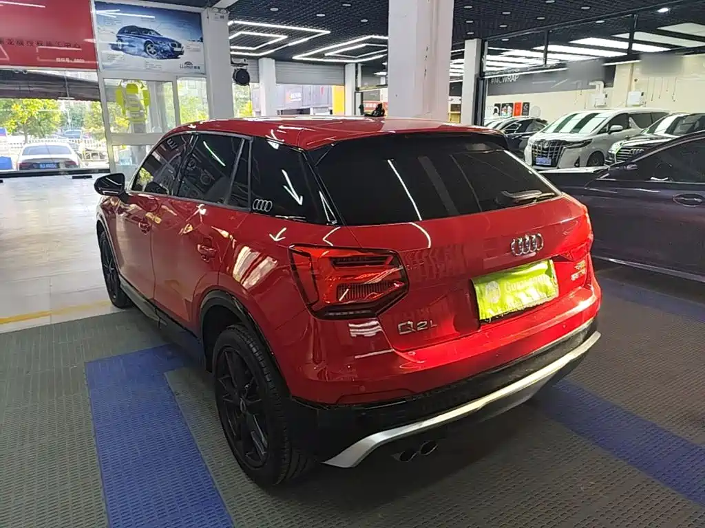 Audi Q2L 2019 — фото 5