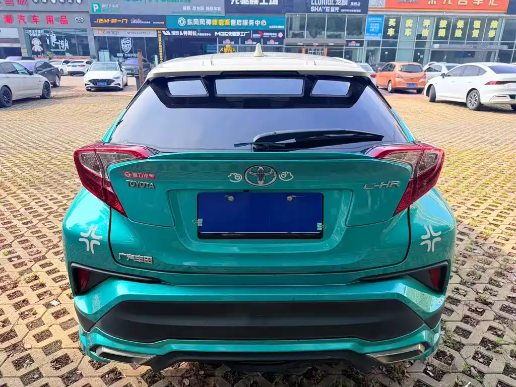 Toyota C-HR 2018 — фото 8