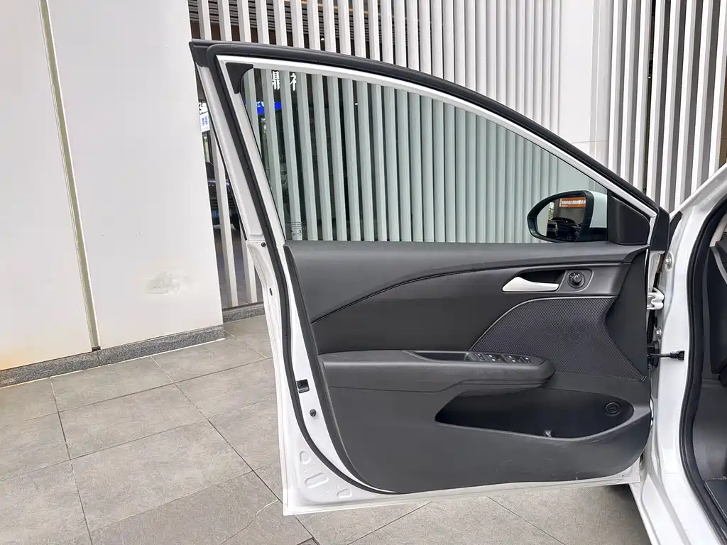 Chevrolet Cavalier 2018 — фото 16
