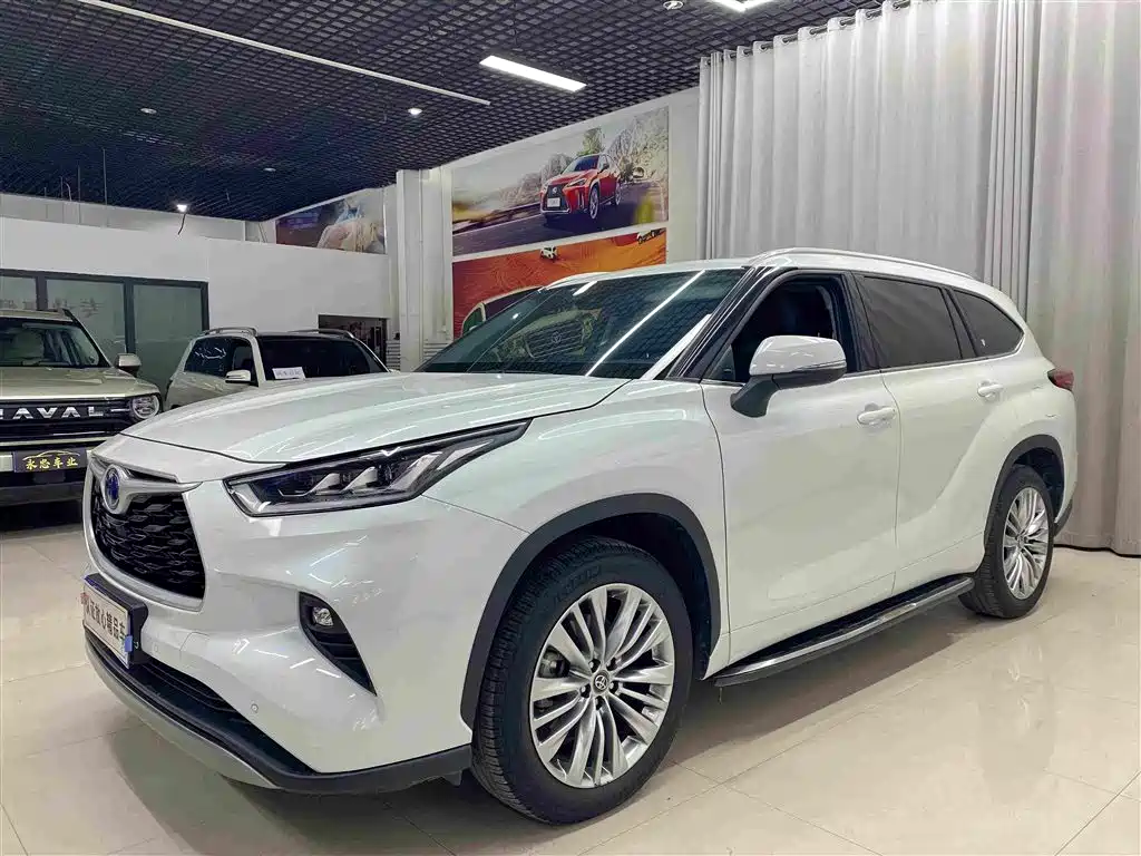 Toyota Highlander 2022 — фото 1