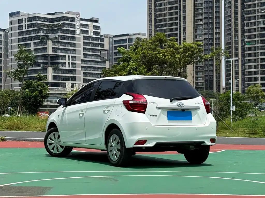 Toyota Yaris L 2022