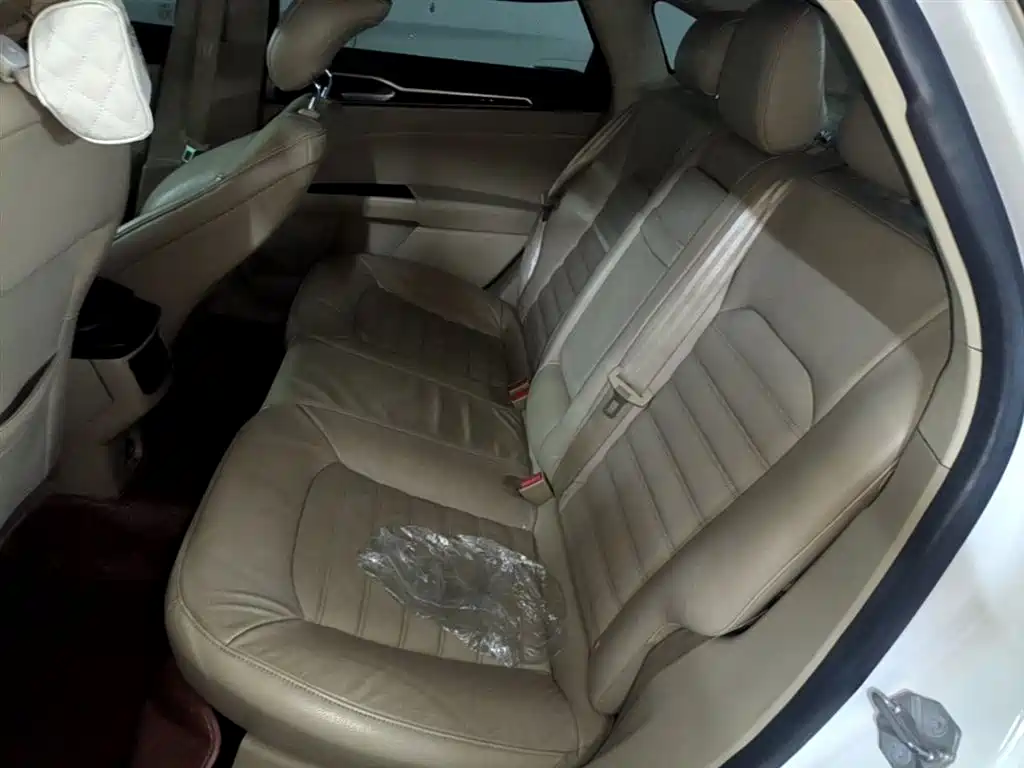 Ford Mondeo 2015 — фото 17