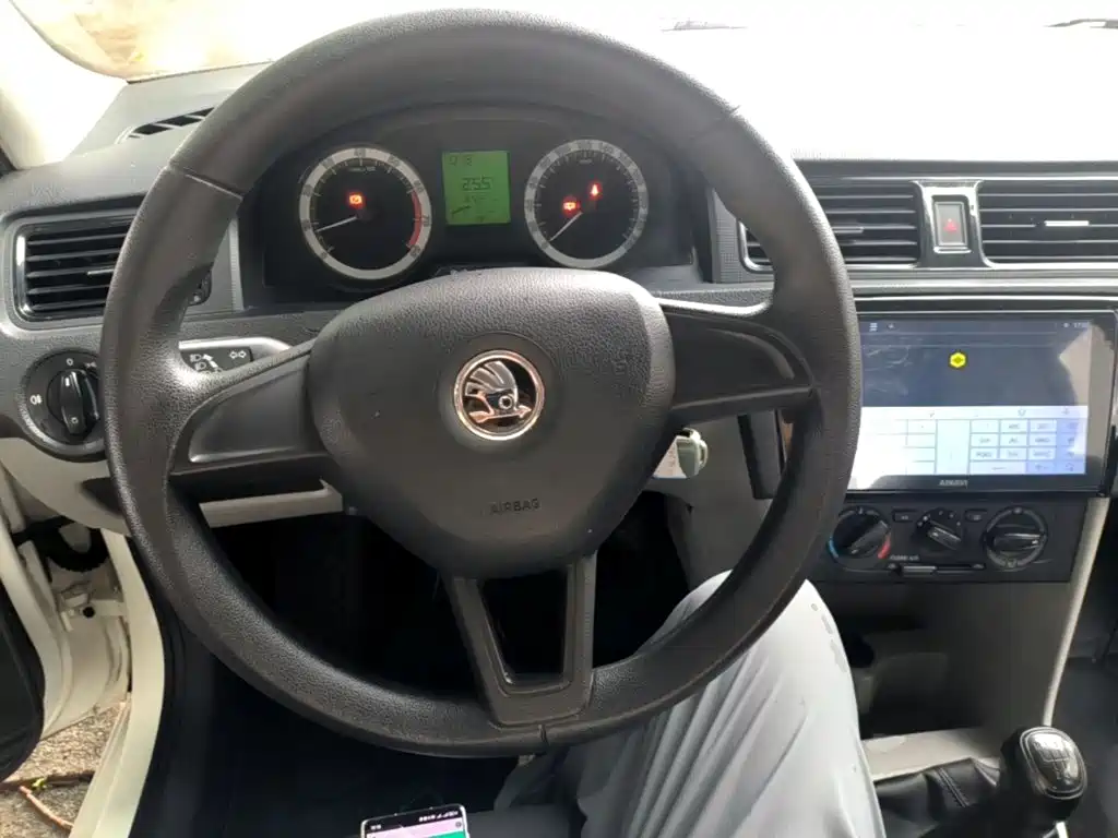 Skoda Rapid 2018 — фото 10