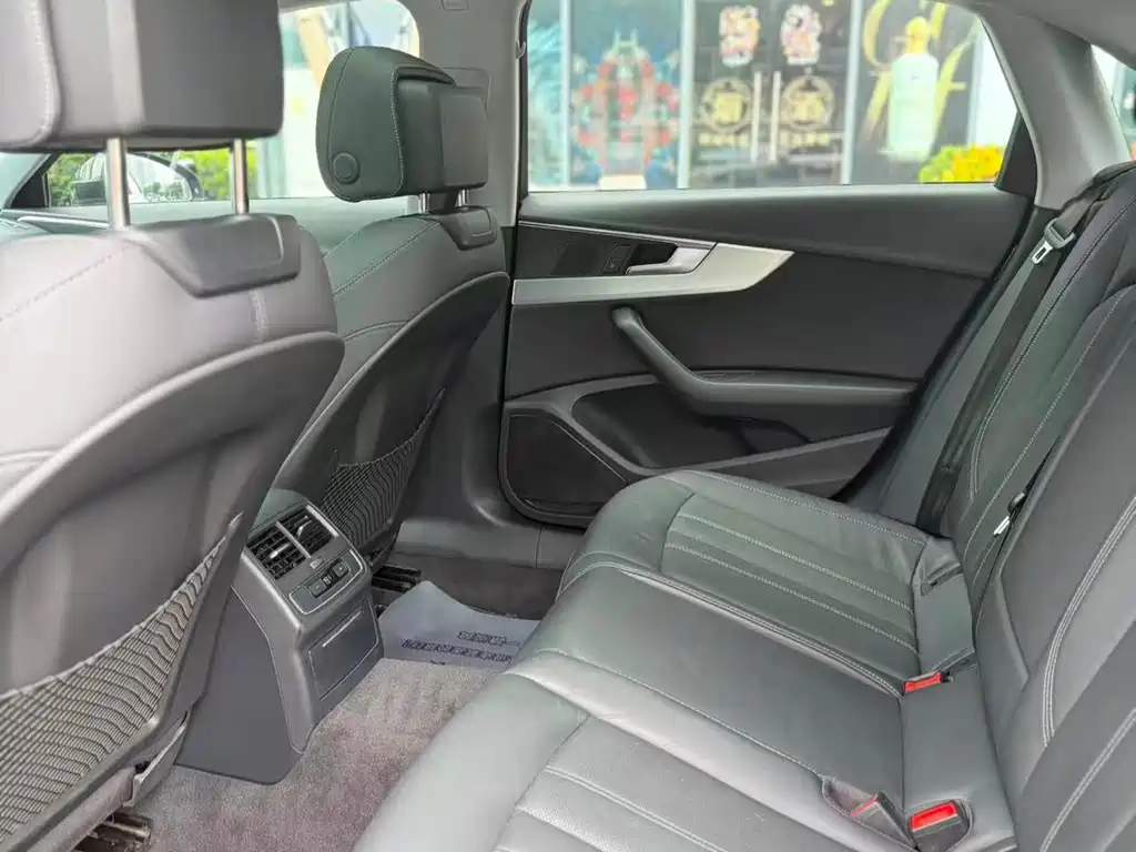 Audi A4L 2021