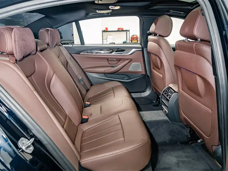BMW 5 Series 2018 — фото 21