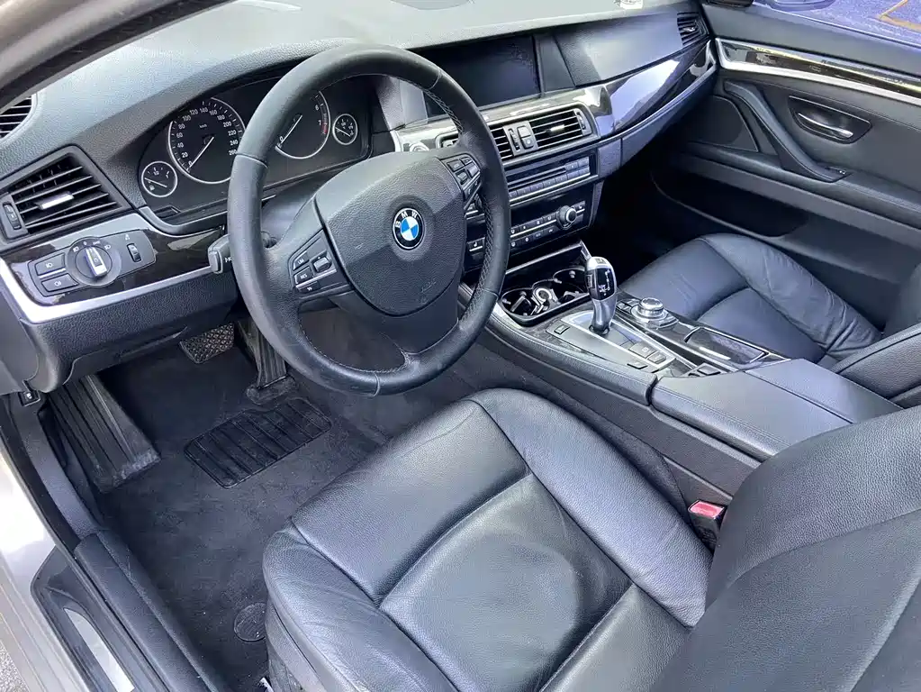 BMW 5 Series 2012 — фото 9