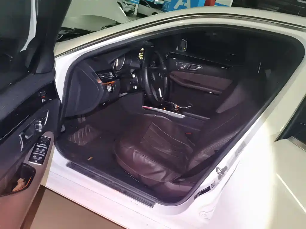 Mercedes-Benz E-Class 2015 — фото 14