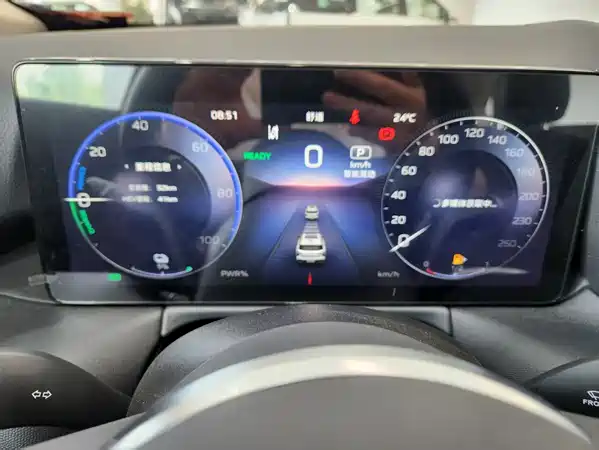 Hongqi HS3 PHEV 2025
