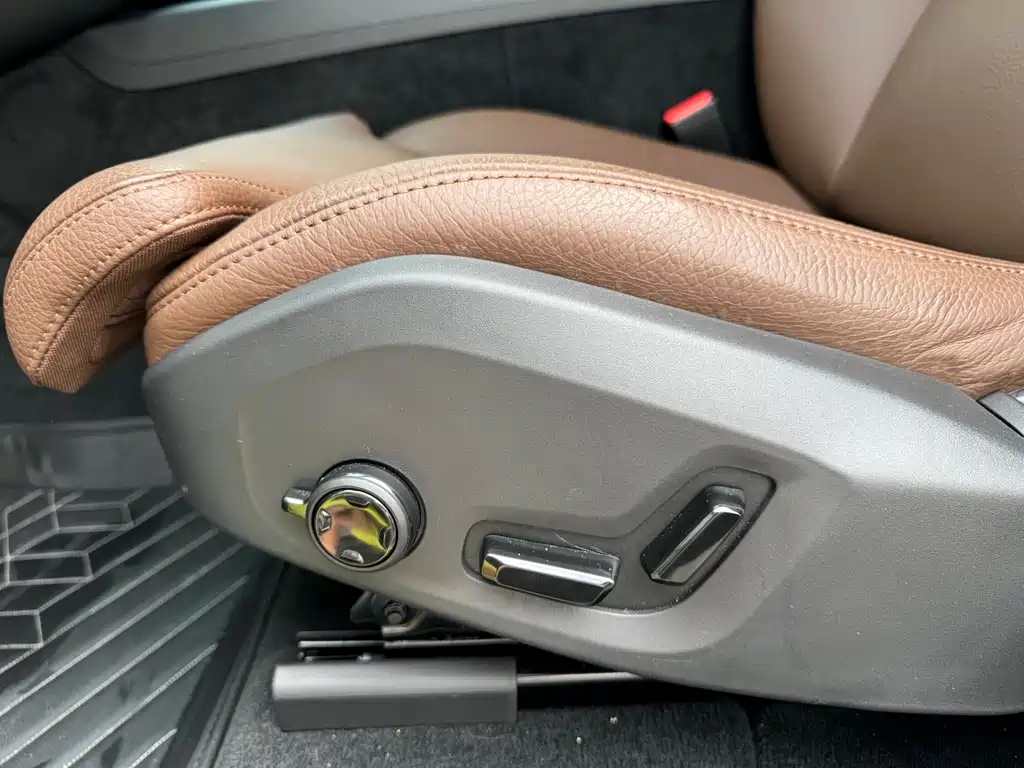 Volvo XC60 2025 — фото 17