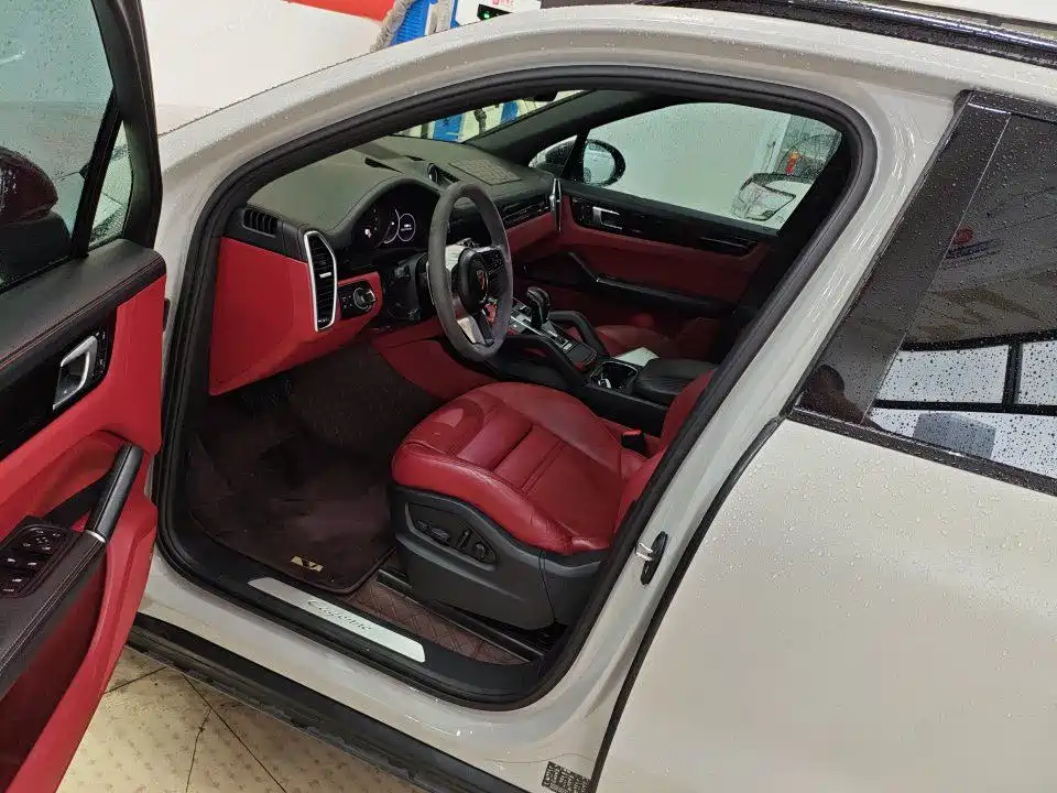 Porsche Cayenne 2022