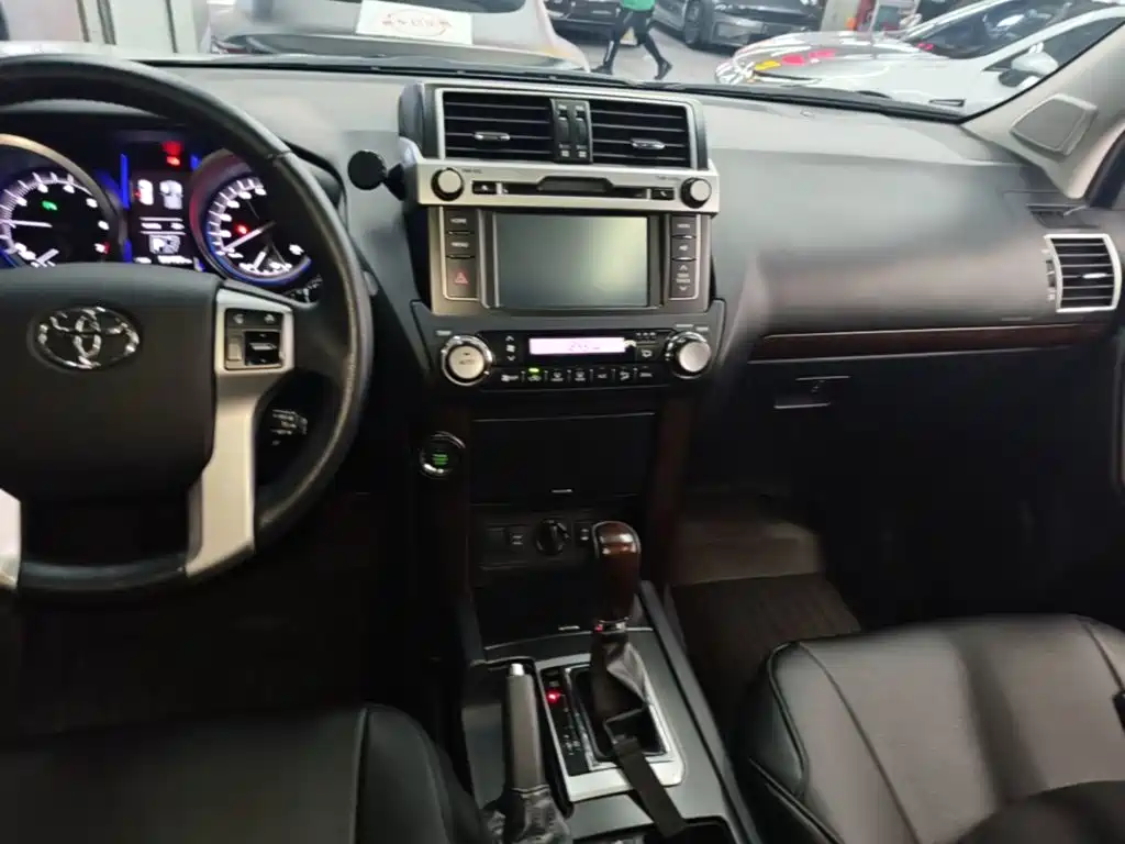 Toyota Prado 2017 — фото 13