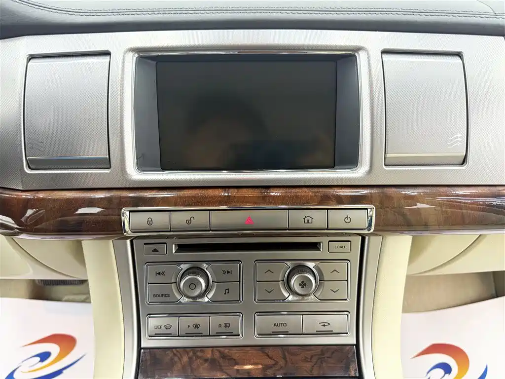 Jaguar XF 2008 — фото 12