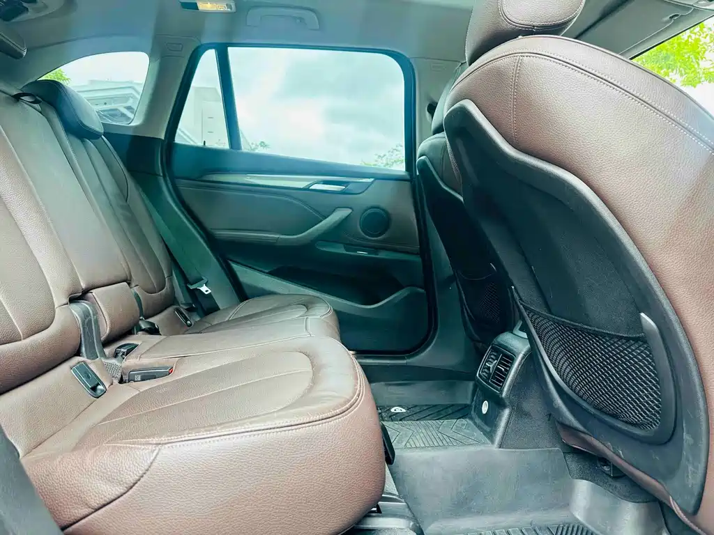 BMW X1 2018 — фото 14