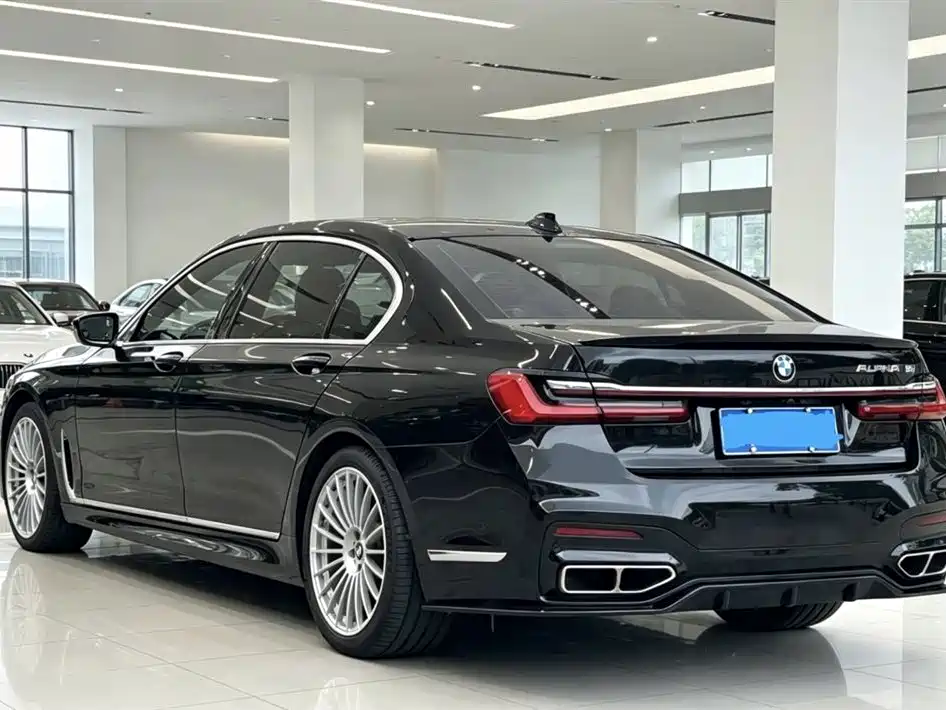 BMW 7 Series 2017 — фото 8